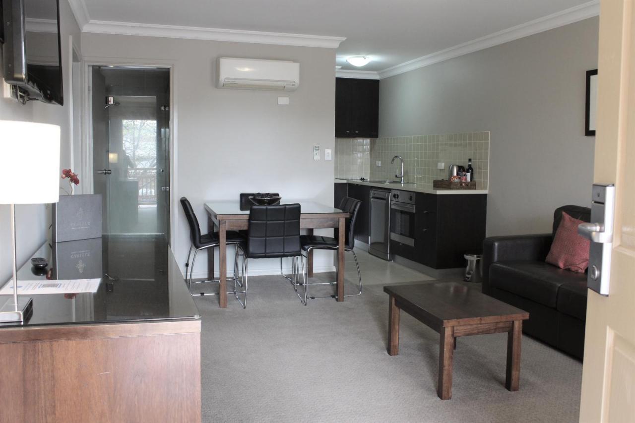 Carlyle Suites & Apartments Wagga Wagga Buitenkant foto