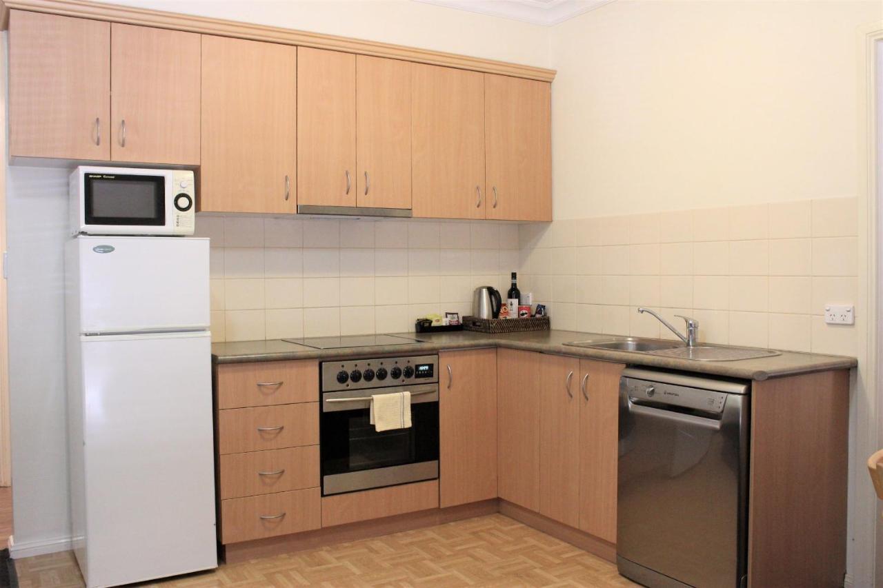Carlyle Suites & Apartments Wagga Wagga Buitenkant foto