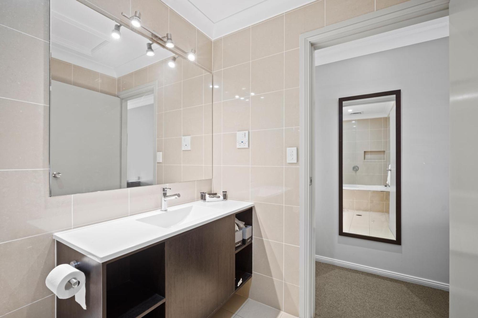 Carlyle Suites & Apartments Wagga Wagga Buitenkant foto