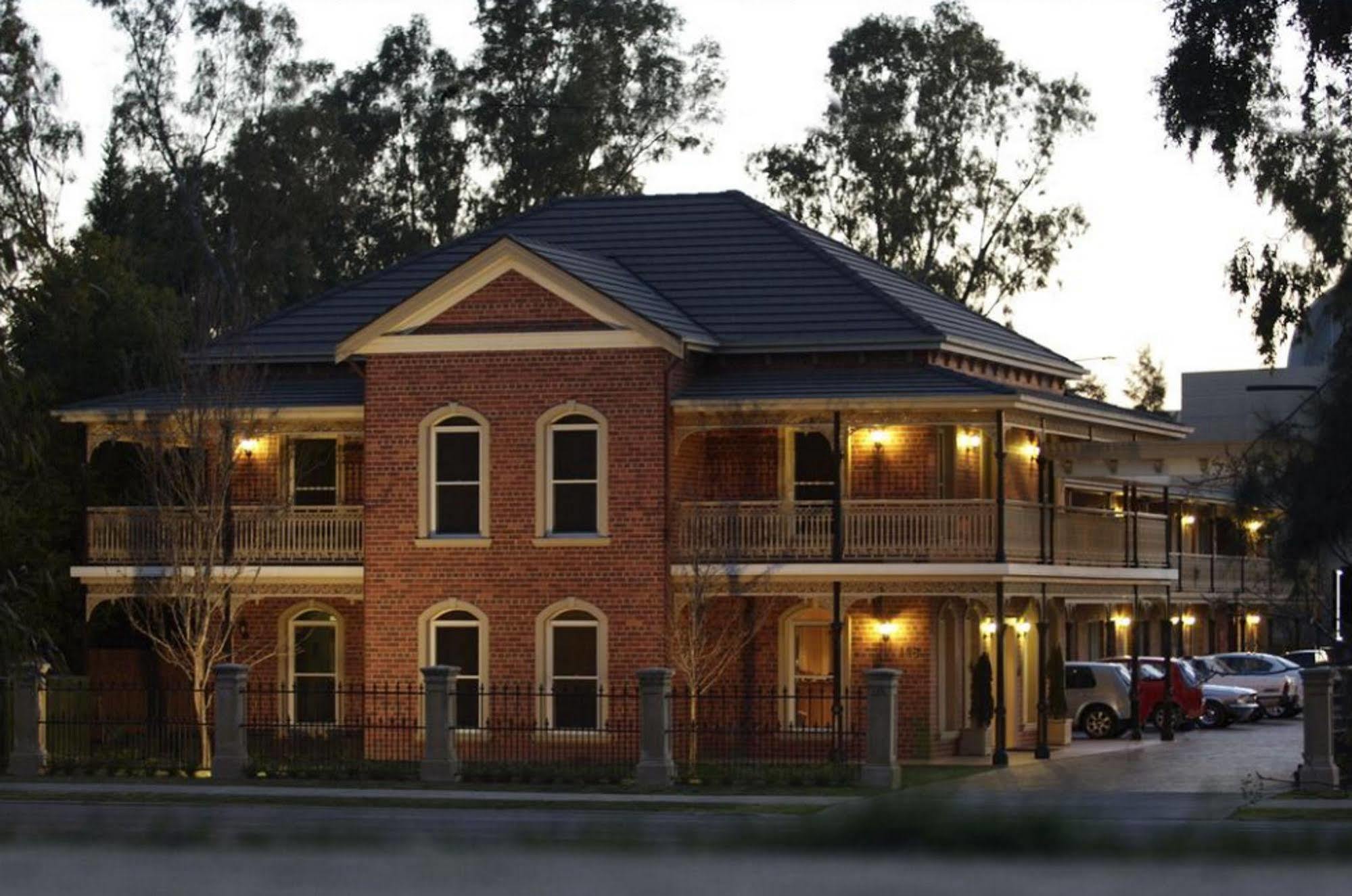 Carlyle Suites & Apartments Wagga Wagga Buitenkant foto